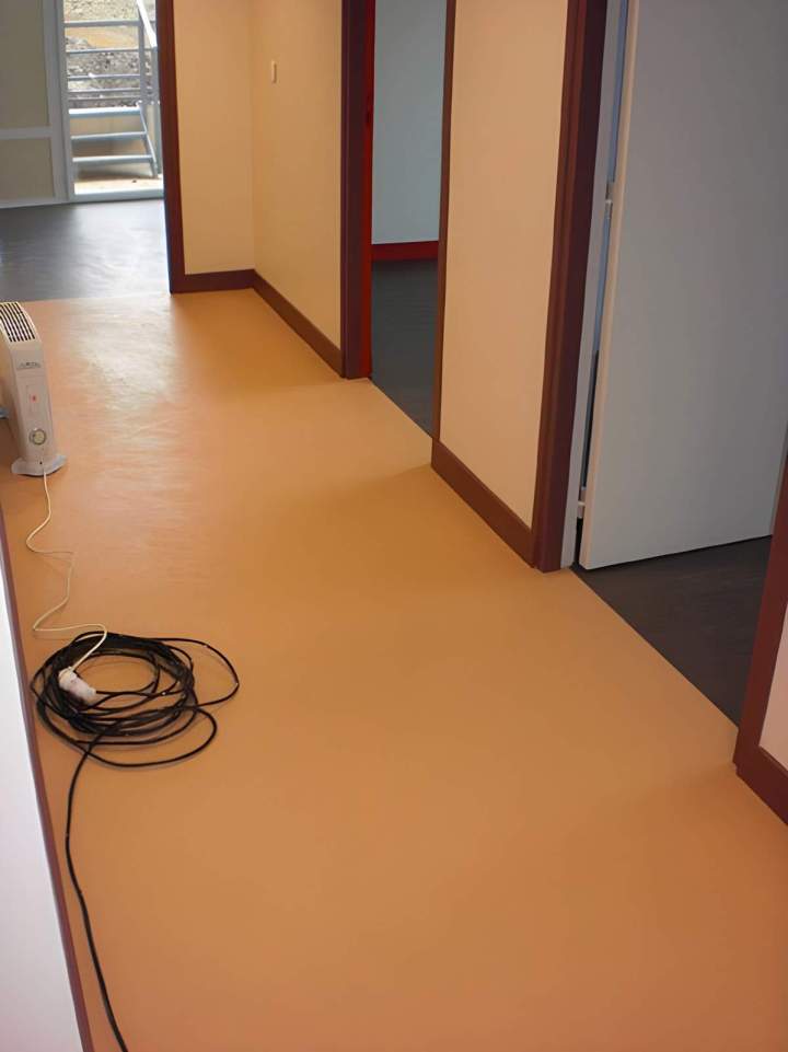 Sol vinyle clipsable, Île-de-France