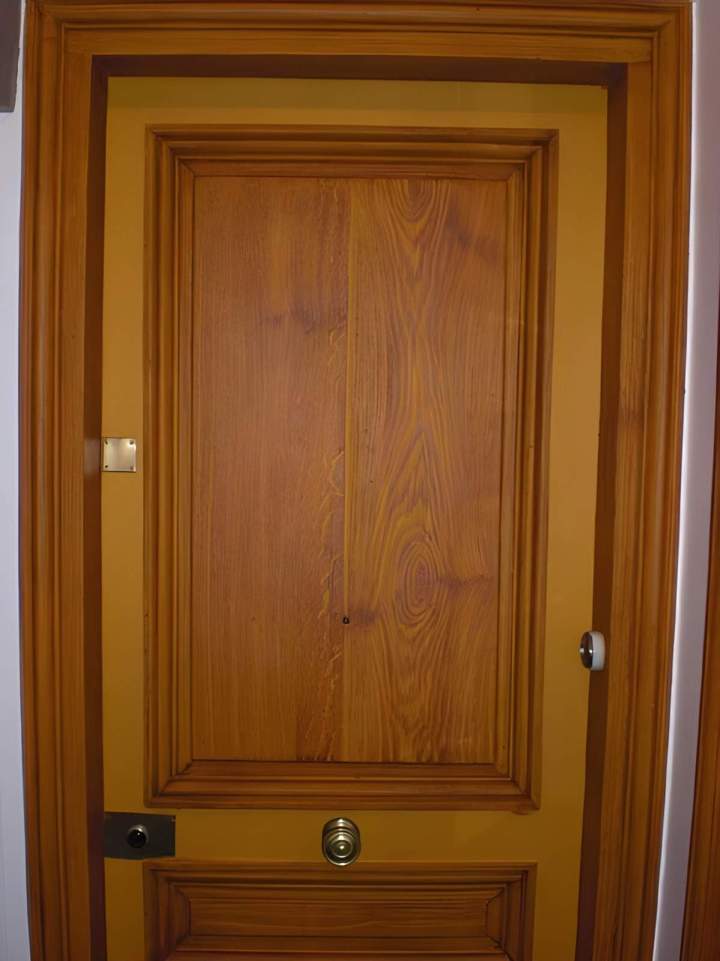 Peinture de porte effet bois, Île-de-France