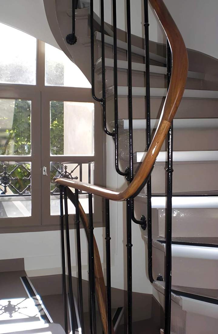 Escalier hélicoïdal à balustres, Île-de-France