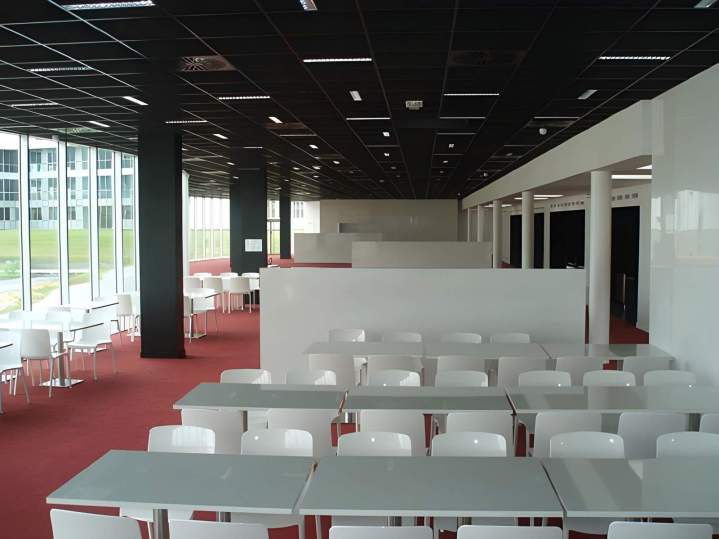 Restaurant au design minimaliste, Île-de-France