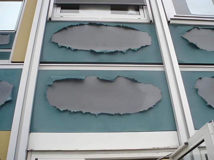 Revêtement de façade abîmé, Île-de-France