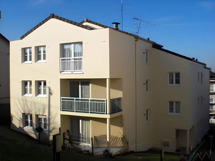 Immeuble d'habitation avant ravalement de façade, Île-de-France