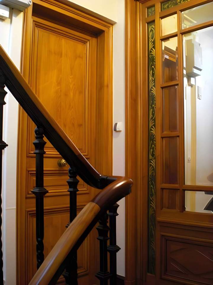 Menuiseries intérieures vernissées, Île-de-France