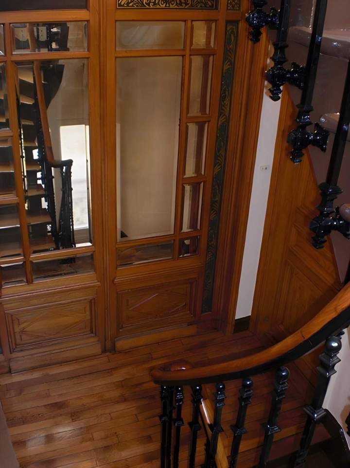 Menuiseries en bois vernissées, Île-de-France