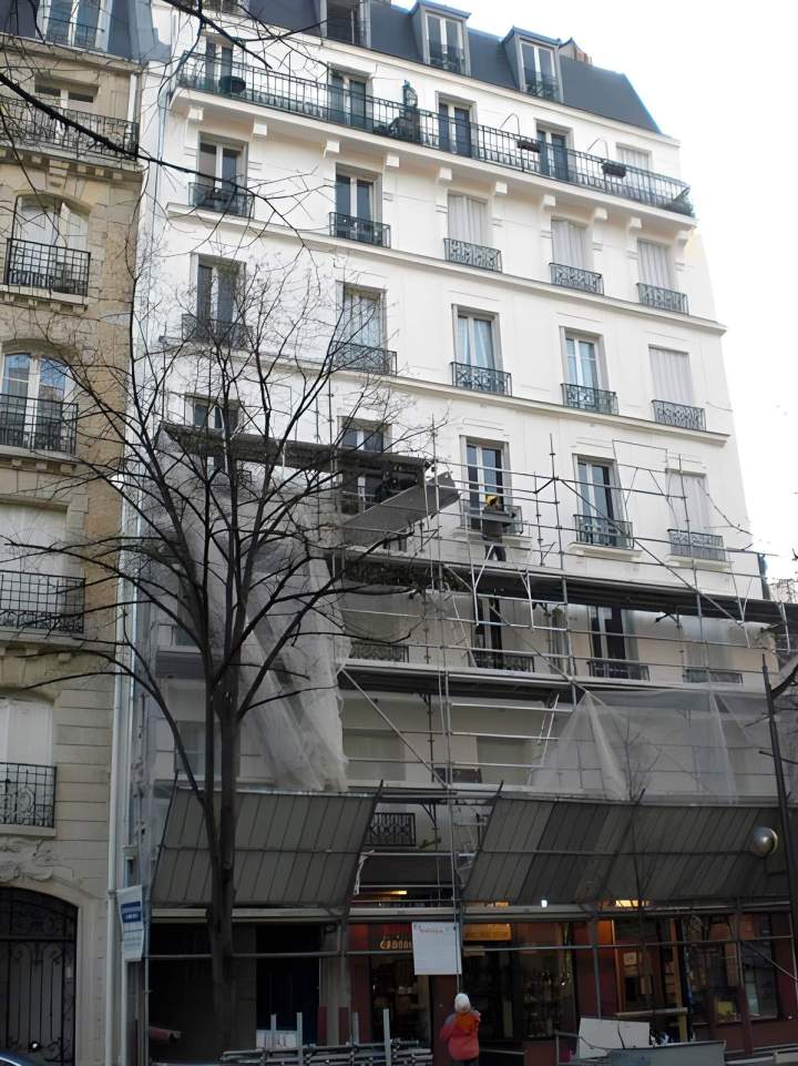 Immeuble en cours de ravalement de façade, Île-de-France