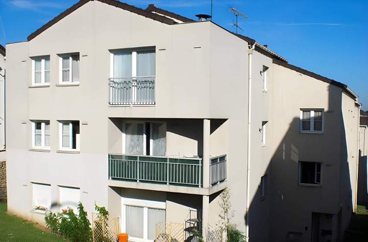 Immeuble d'habitation après ravalement de façade, Île-de-France