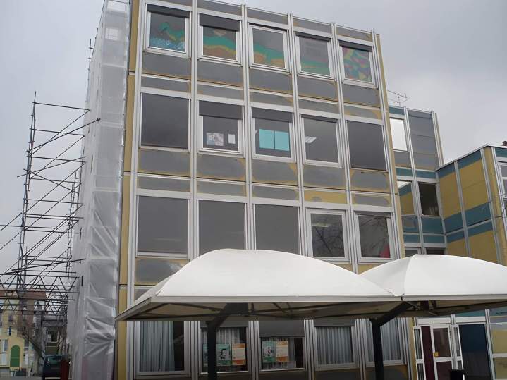 Façade en cours de rénovation, Île-de-France