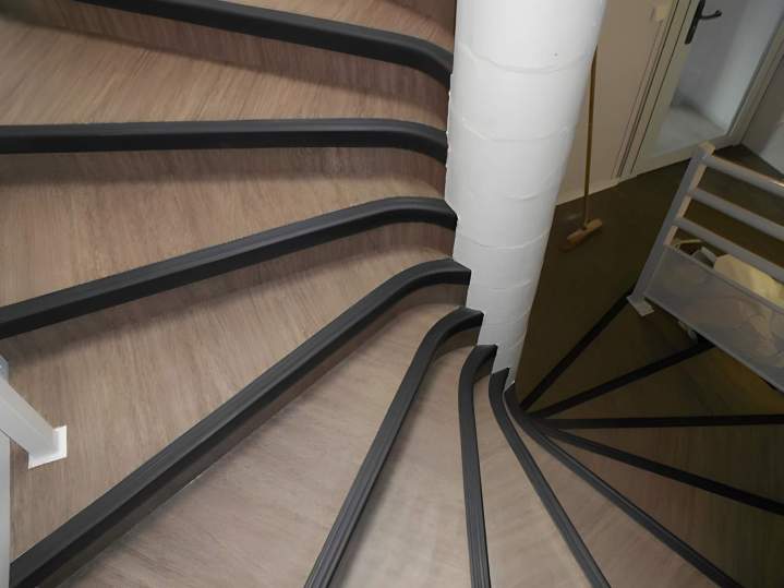 Marches d'escalier en vinyle, Île-de-France