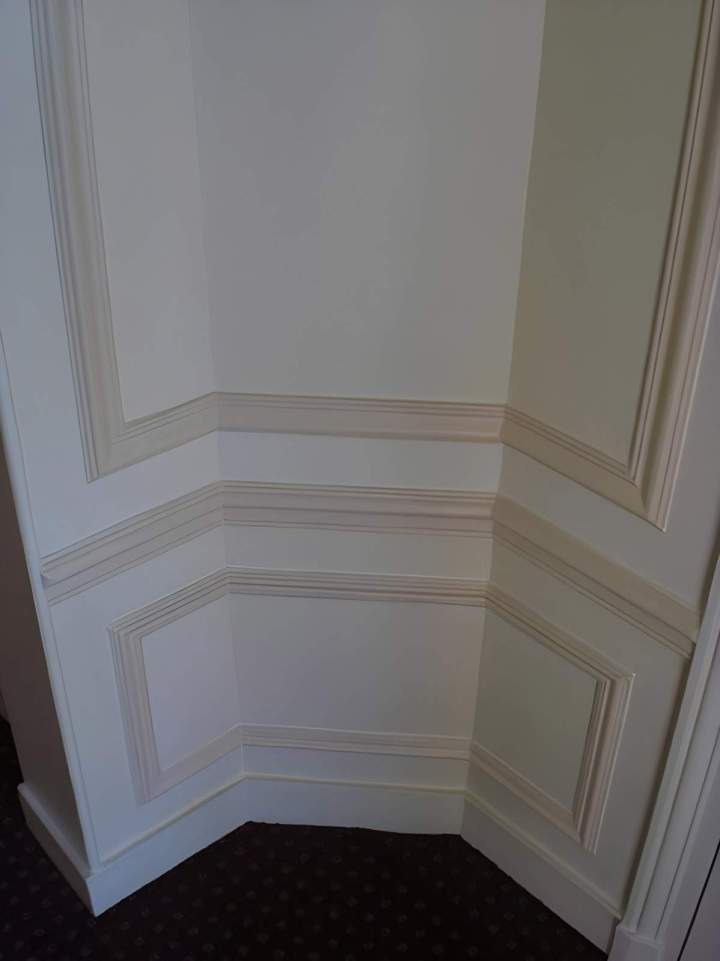 Moulures murales en enduit, Île-de-France