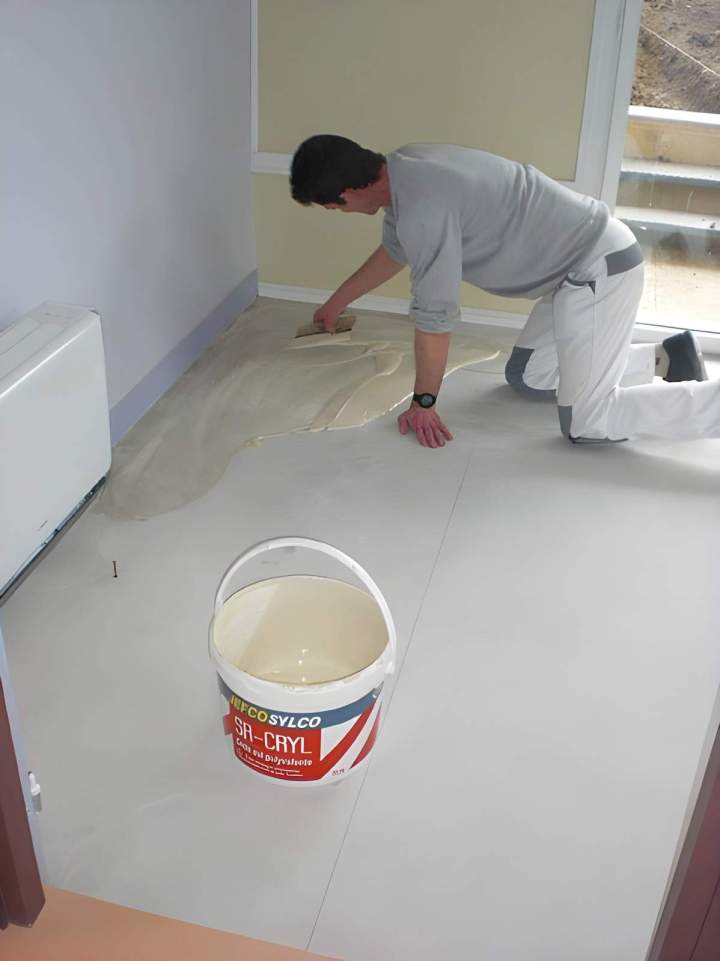 Réalisation d'un ragréage de sol, Île-de-France