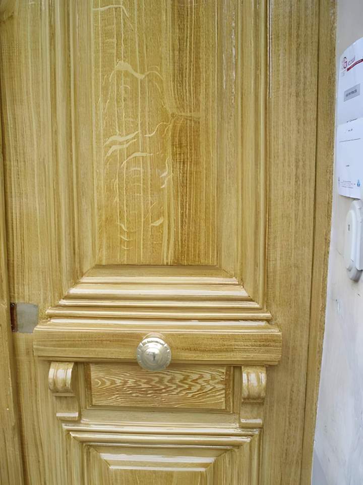 Porte d'entrée en bois, Île-de-France