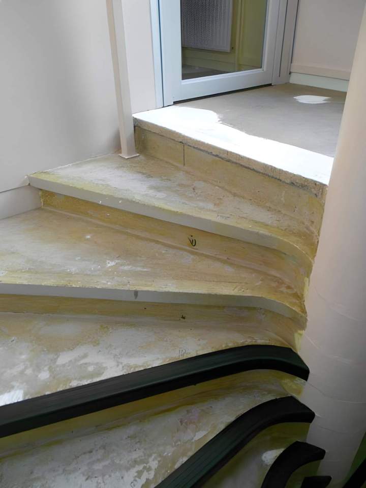 Escalier en cours de rénovation, Île-de-France